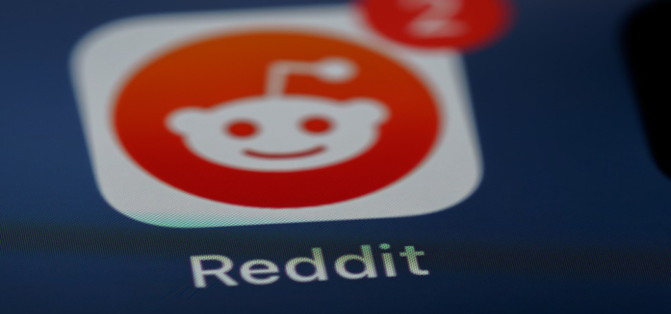 Under Fire: Russia Slaps Fines on Reddit and Wikimedia